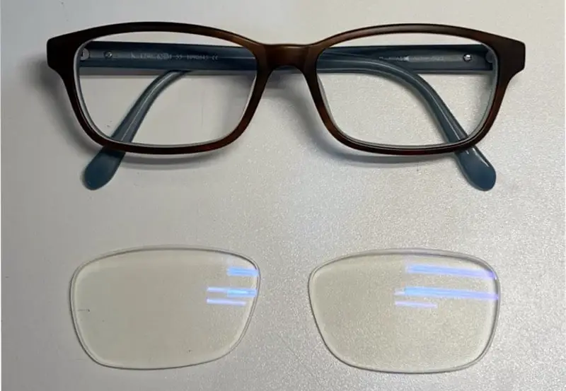 gap between lenses and frames